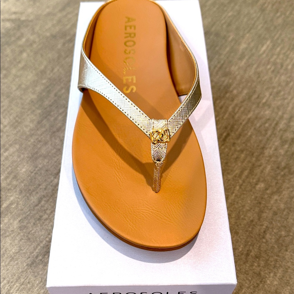 NWT- AEROSOLES Women's Metallic Gold Sandals Sz 9.5